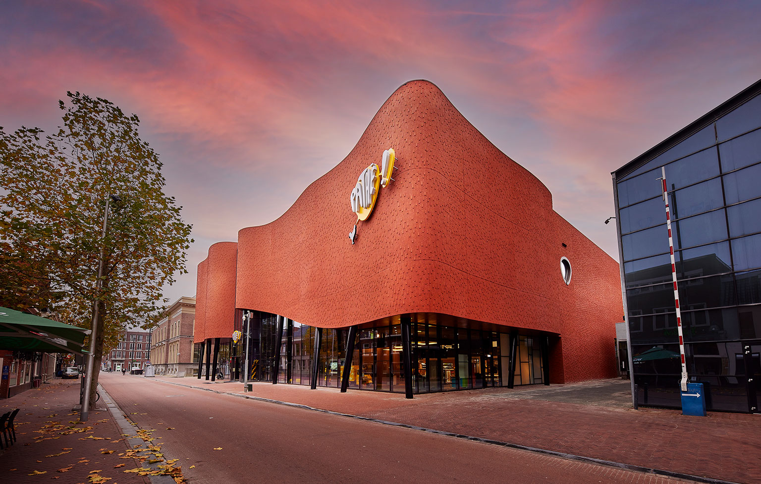 Patheleeuwarden Exterieur