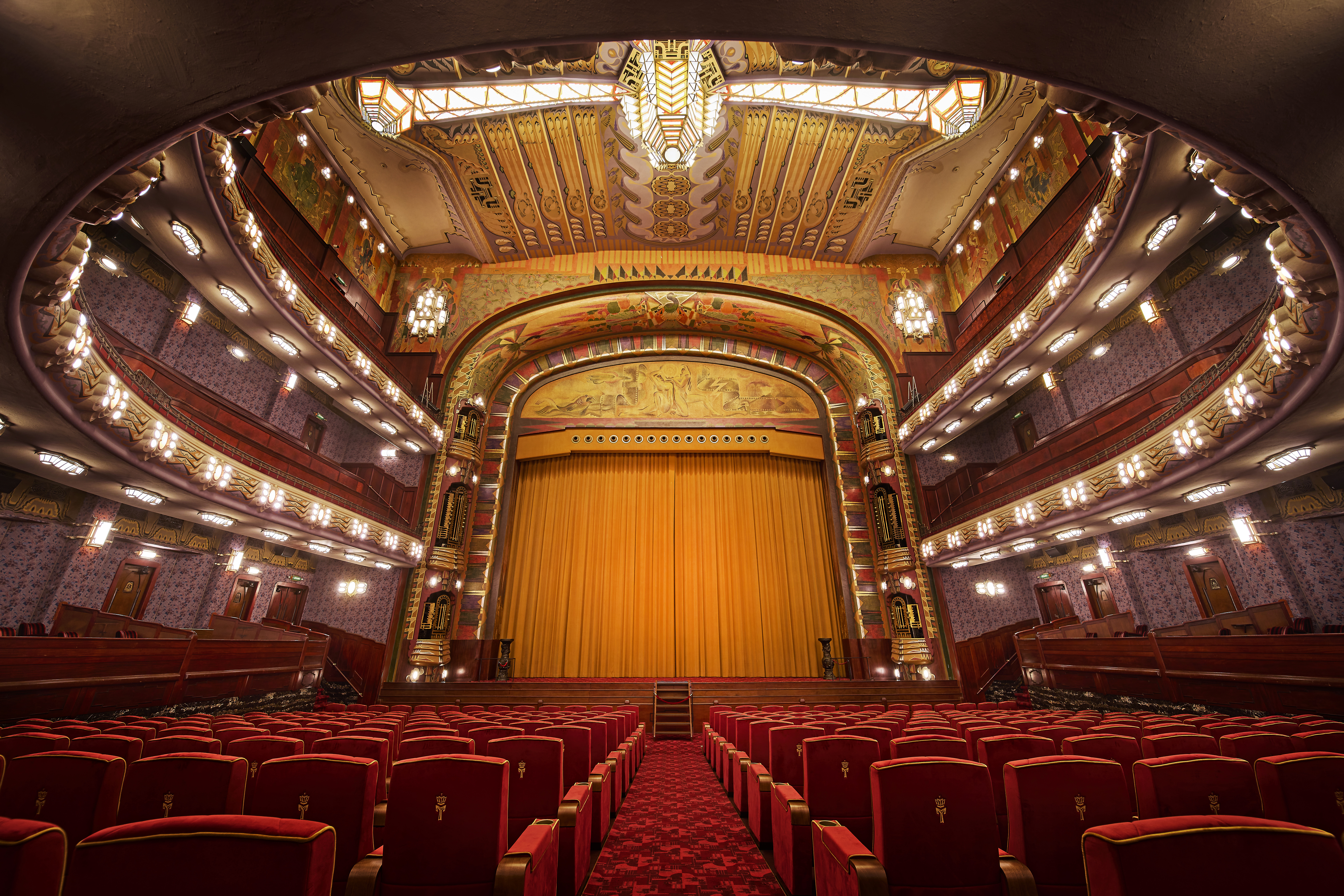 Pathetuschinski Zaal1c