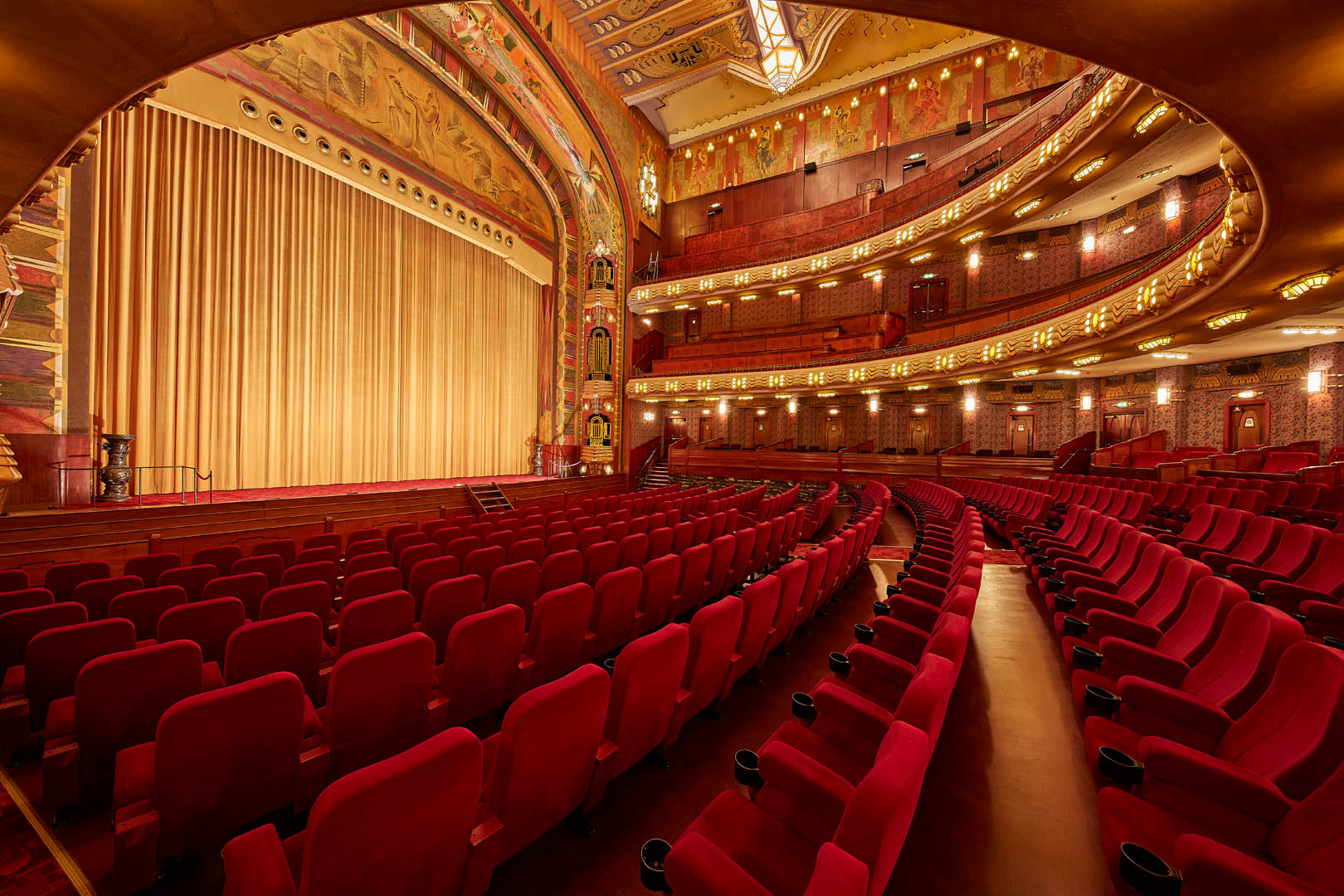 Pathetuschinski Zaal1c
